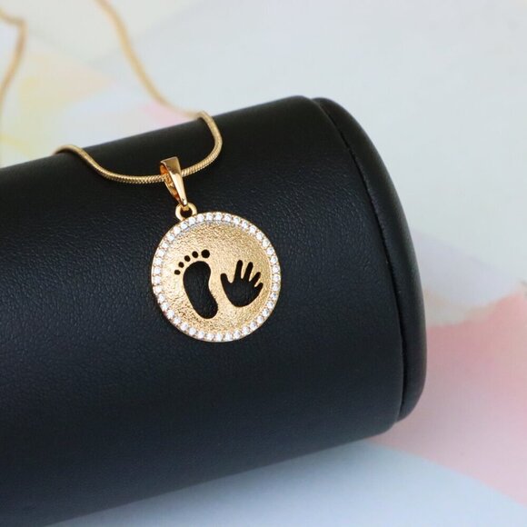 "Rose Gold Round Pendant with Baby Footprint and Handprint Cutout, XPPT1397 - Picture 12 of 13